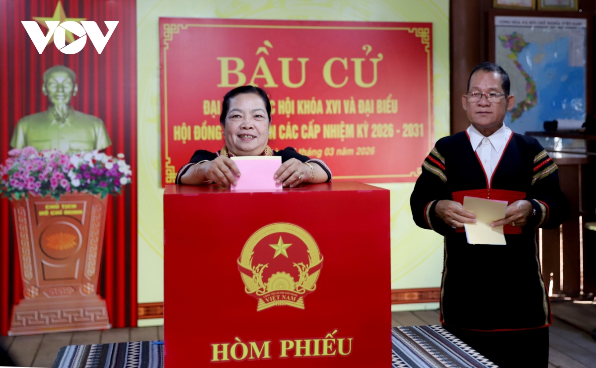 Người có uy tín góp phần đưa ngày hội bầu cử đến các buôn làng Tây Nguyên